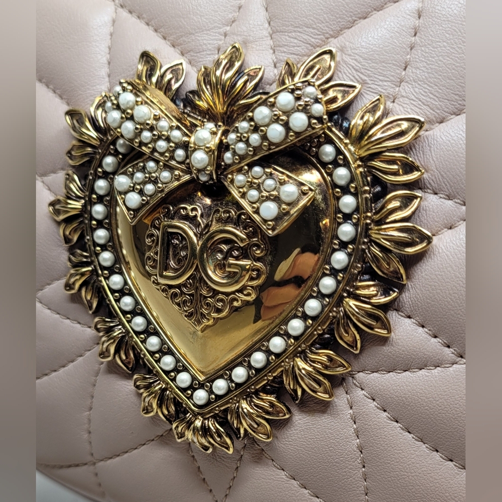 SOLD!! Dolce & Gabbana Devotion Sacred Heart Pink Calfskin Crossbody Bag - Picture 3 of 15